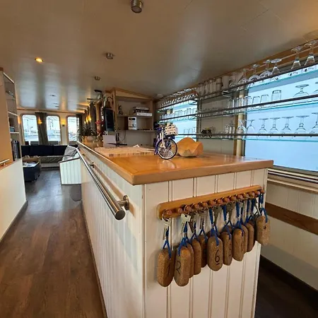 Hotelboat Iris Groningen-3